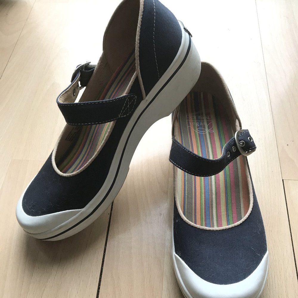 EUC Dansko Vegan Mary Janes
